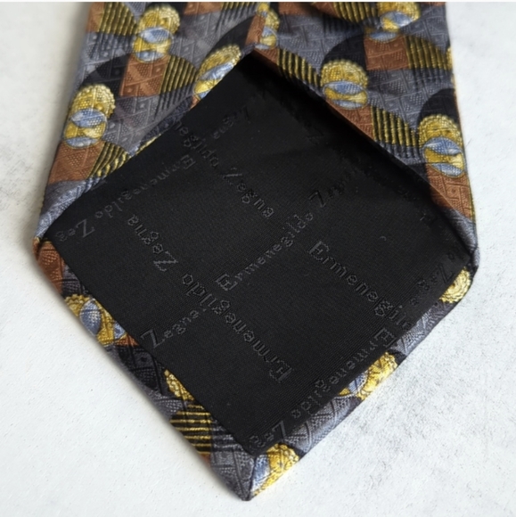 ERMENEGILDO ZEGNA SILK GEOMETRIC DESIGN SUN 🌞 MOON 🌙 MENS TIE - Picture 5 of 8